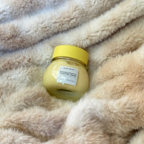 New GLOW RECIPE Banana Soufflé Moisture Cream - Picture 1 of 1